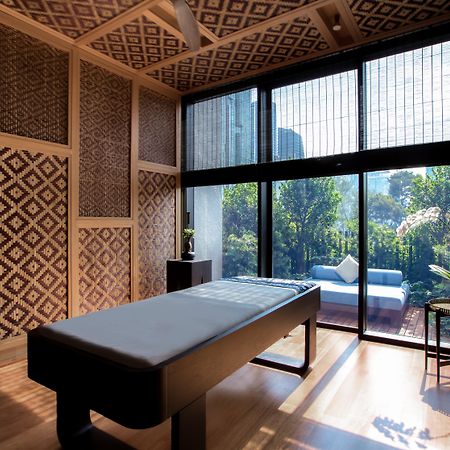 The Ruma Hotel And Residences Kuala Lumpur Exterior foto The photo displays a tranquil room designed for relaxation or therapy. The room features a massage table centered in the space, with elegant wooden accents. The walls are adorned with intricate geometric patterns, contributing to a serene atmosphere.